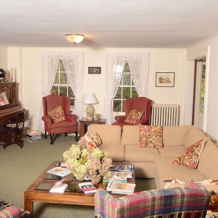 Windflower Inn Ґрейт-Баррінґтон Екстер'єр фото
