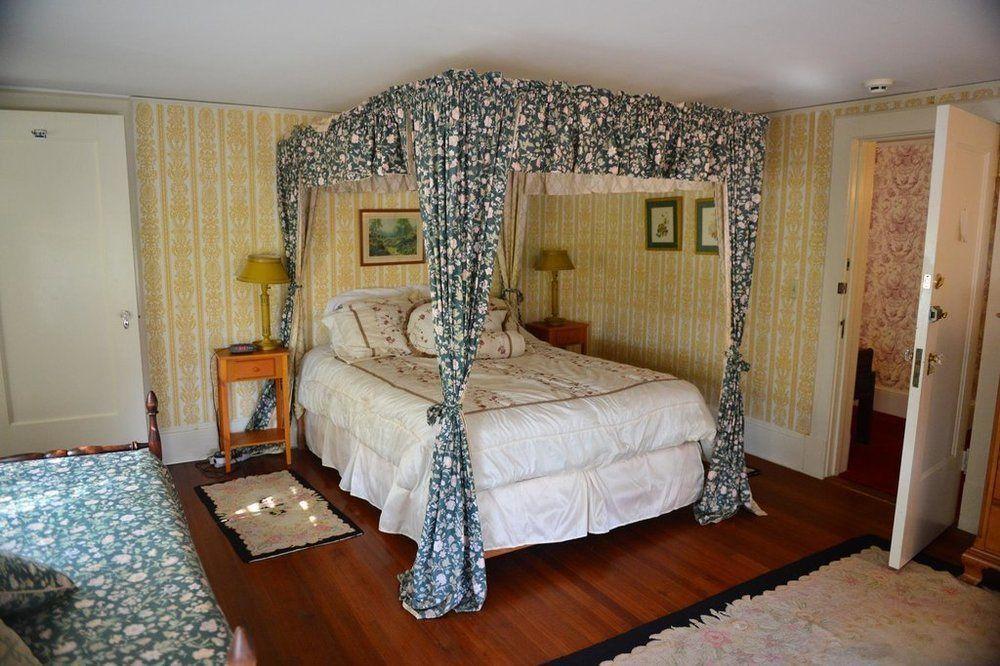 Windflower Inn Ґрейт-Баррінґтон Екстер'єр фото
