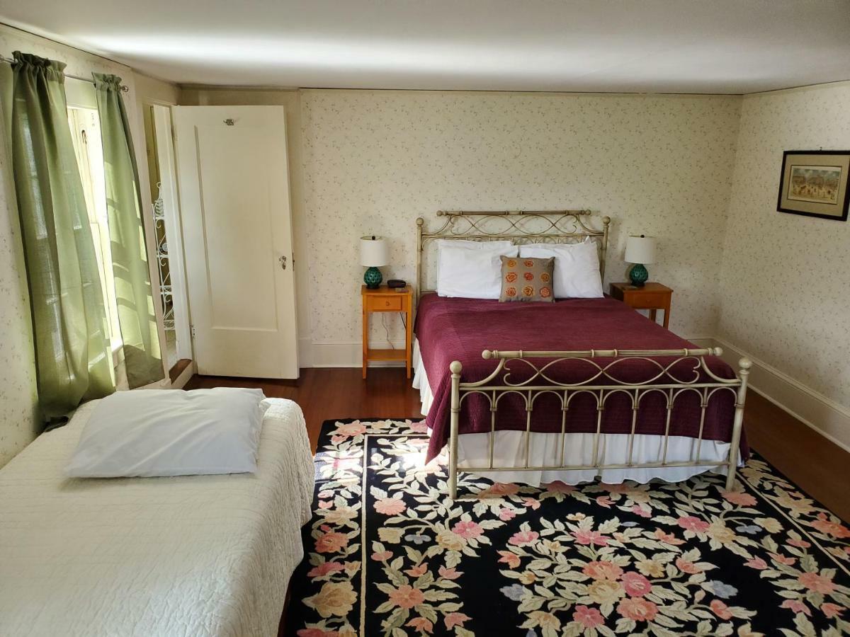 Windflower Inn Ґрейт-Баррінґтон Екстер'єр фото